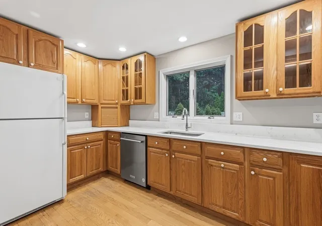 4th image of 10 Buckhill Rd, Northborough, MA 01532 | MLS# 73558259