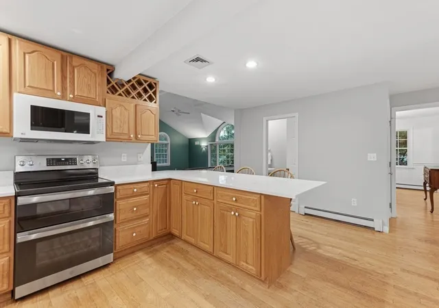 5th image of 10 Buckhill Rd, Northborough, MA 01532 | MLS# 73558259
