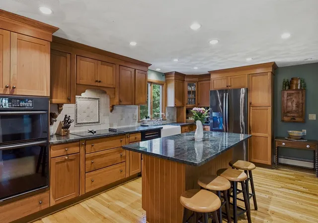 Photo 4 of Single family home for sale at 41 Brook St, Wakefield, MA 01880 | MLS# 73565136 | Listing updated on 2026-09-16