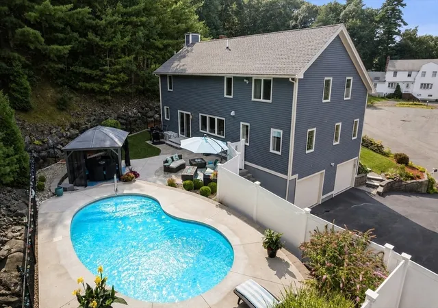 Photo 4 of Sale Pending at 4 Waldingfield Ln, Peabody, MA 01960 | MLS# 73562412 | Listing updated on 2026-09-01
