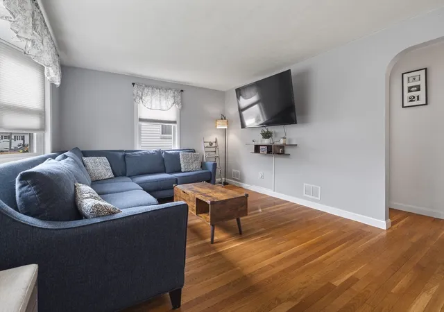 3rd image of 92 Laurie Ave, West Roxbury, MA 02132 | MLS# 73545348