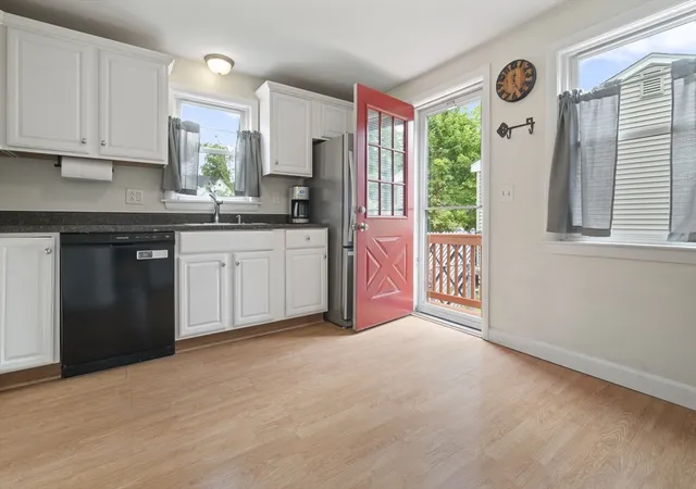4th image of 92 Laurie Ave, West Roxbury, MA 02132 | MLS# 73545348