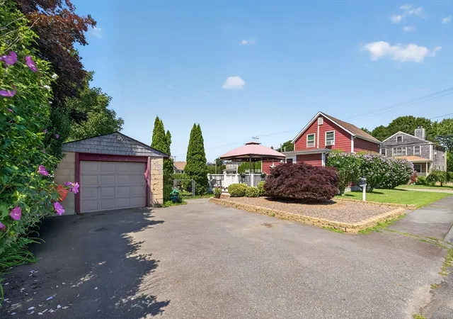 3rd image of 117 Bridge St, Fairhaven, MA 02719 | MLS# 73555515
