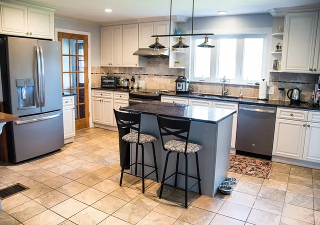 Homes for sale in Rockland, MA | 659 Liberty St, Rockland, MA 02370 | MLS# 73534868