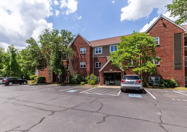 1st image of 35 Longworth Ave #25, Brockton, MA 02301 | MLS# 73541798