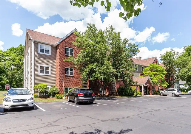 2nd image of 35 Longworth Ave #25, Brockton, MA 02301 | MLS# 73541798