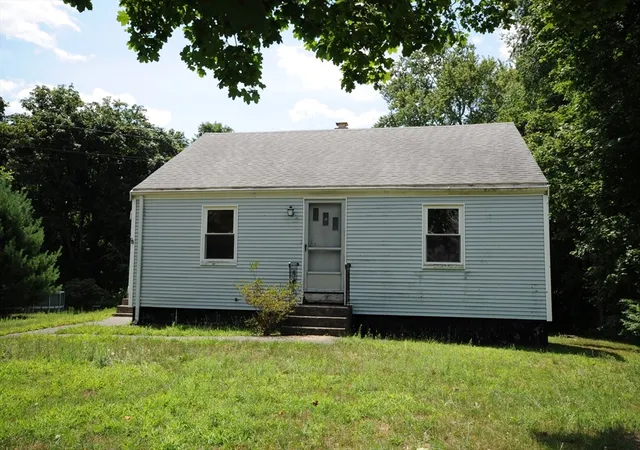 14th image of 28 Pleasant St, Hanson, MA 02341 | MLS# 73552645