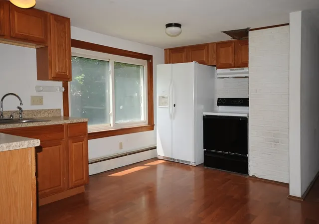 2nd image of 28 Pleasant St, Hanson, MA 02341 | MLS# 73552645