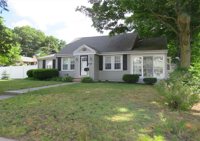 Homes for sale in Dedham, MA | 812 East St, Dedham, MA 02026 | MLS# 73541822