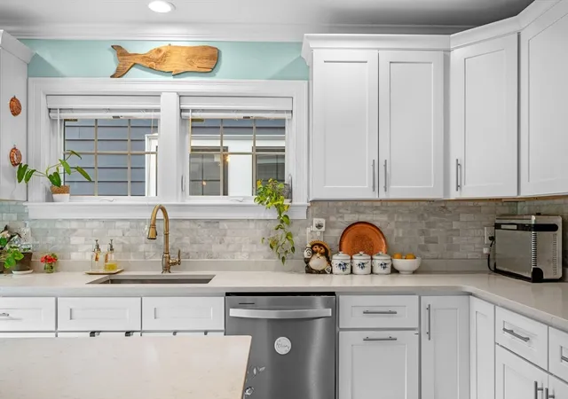 Listing Photo 5 - Condo for sale in building located at 331 Brg St, Salem, MA 01970 - Unit #2