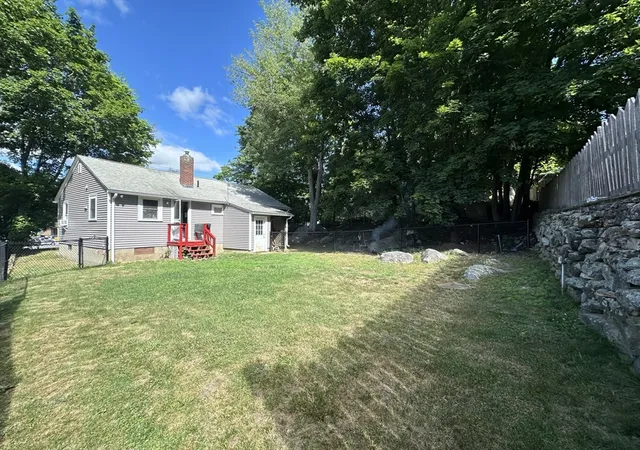 Homes for sale in Uxbridge, MA | 19 Granite St, Uxbridge, MA 01569 | MLS# 73536016