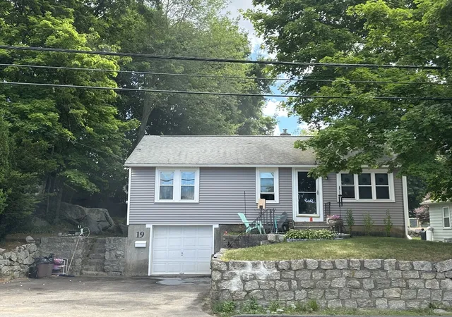 Homes for sale in Uxbridge, MA | 19 Granite St, Uxbridge, MA 01569 | MLS# 73536016