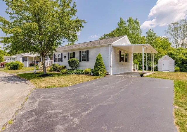 Homes for sale in Tiverton, RI | 20 Blackbird Ct, Tiverton, RI 02878 | MLS# 73544923