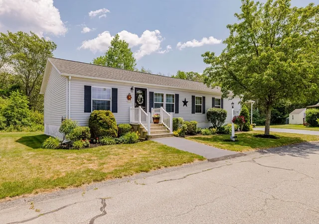 Homes for sale in Tiverton, RI | 20 Blackbird Ct, Tiverton, RI 02878 | MLS# 73544923