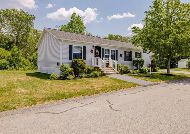 Homes for sale in Tiverton, RI | 20 Blackbird Ct, Tiverton, RI 02878 | MLS# 73544923