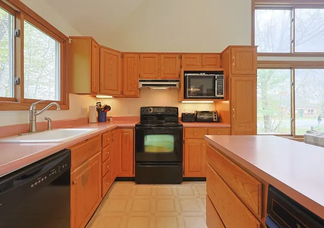 Homes for sale in Hubbardston, MA | 1 Cheyenne Dr, Hubbardston, MA 01452 | MLS# 73516525