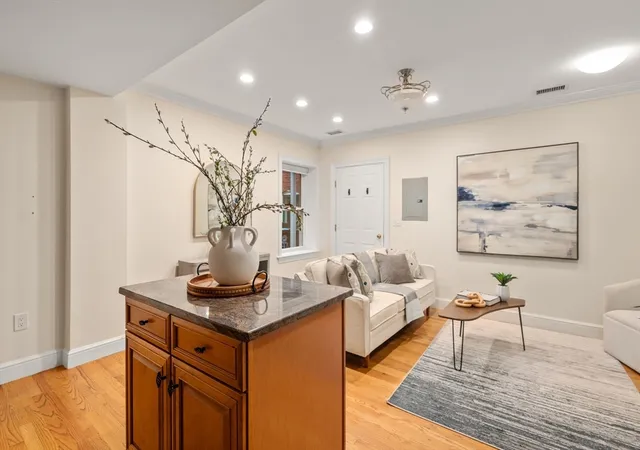 Listing Photo 5 - Condo for sale in building located at 1724 Beacon St, Brookline, MA 02445 - Unit #1