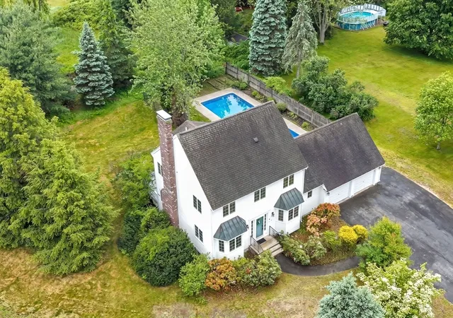 3rd image of 4 Meadow Dr, Littleton, MA 01460 | MLS# 73533080