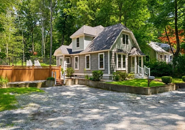 3rd image of 10 Mayflower Path, Wayland, MA 01778 | MLS# 73547813