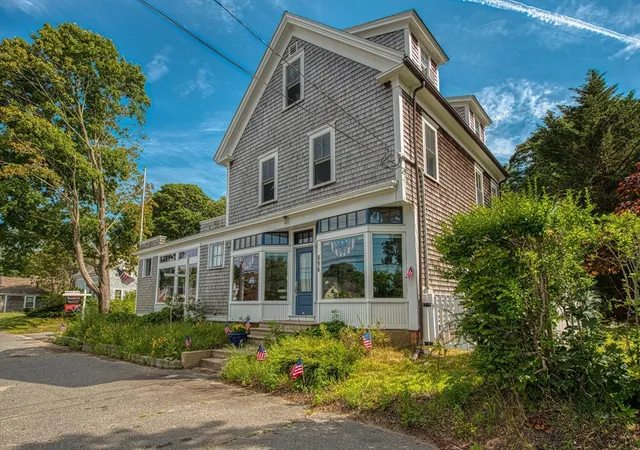3rd image of 896 Sandwich Rd, Sagamore, MA 02561 | MLS# 73556365