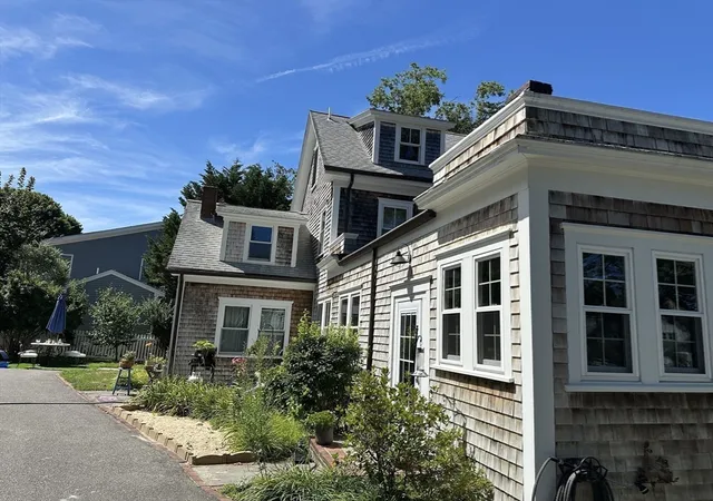 5th image of 896 Sandwich Rd, Sagamore, MA 02561 | MLS# 73556365