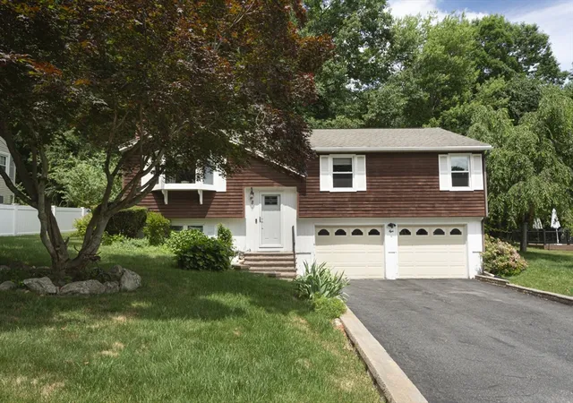 1st image of 8 Cedar Rd, Holden, MA 01520 | MLS# 73548612