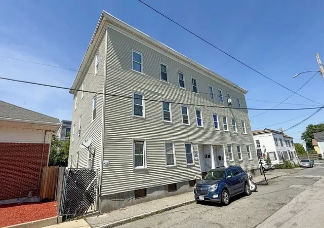 3rd image of 18 Auburn St, Lowell, MA 01852 | MLS# 73543150