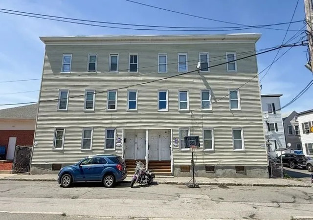 4th image of 18 Auburn St, Lowell, MA 01852 | MLS# 73543150