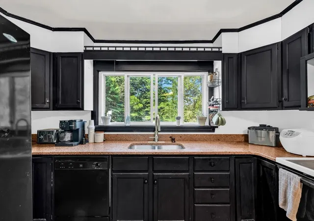 4th image of 401 Petersham Road, Athol, MA 01331 | MLS# 73549495