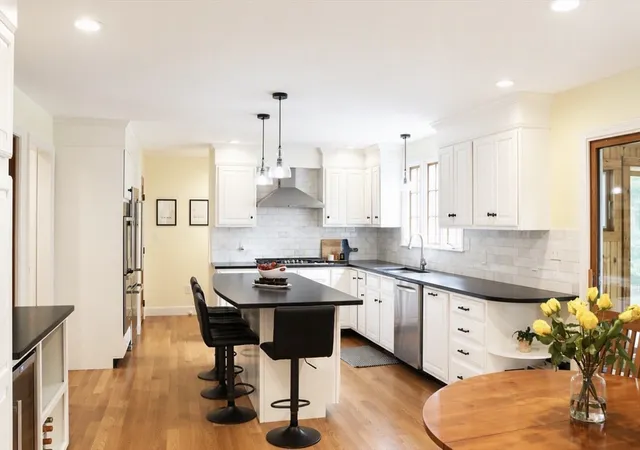 3rd image of 39 Spring Hill Rd, North Andover, MA 01845 | MLS# 73550513