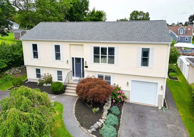 2nd image of 360 Perron Ave, Somerset, MA 02726 | MLS# 73557387