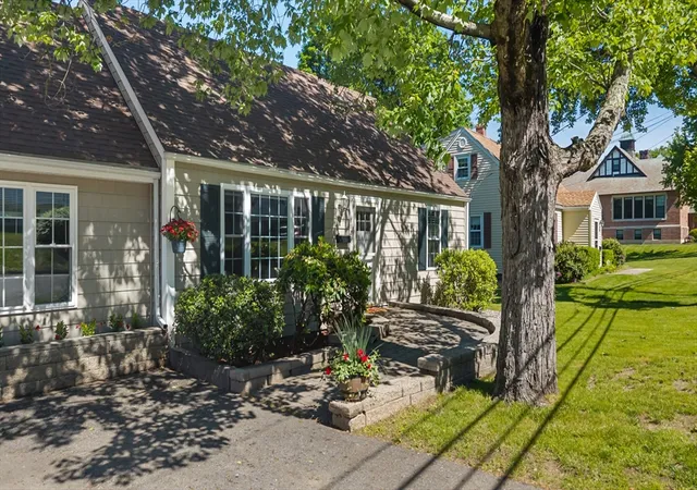 Homes for sale in Worcester, MA | 123 Indian Hill Road, Worcester, MA 01606 | MLS# 73529507
