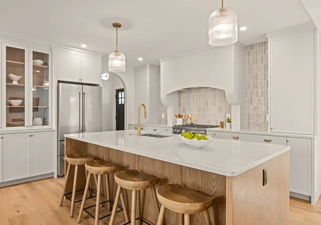 2nd image of 23 College Hill Rd #1, Somerville, MA 02144 | MLS# 73566541
