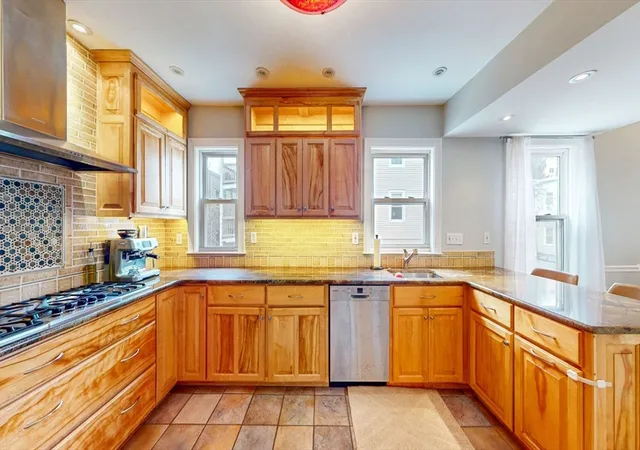4th image of 435 E 7Th St #2, South Boston, MA 02127 | MLS# 73532542