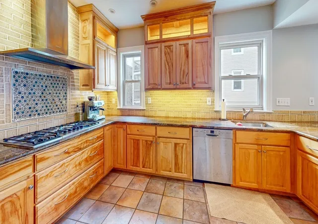 5th image of 435 E 7Th St #2, South Boston, MA 02127 | MLS# 73532542
