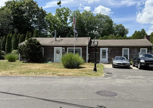 Homes for sale in Smithfield, RI | 3 Douglas Circle, Smithfield, RI 02828 | MLS# 73538508