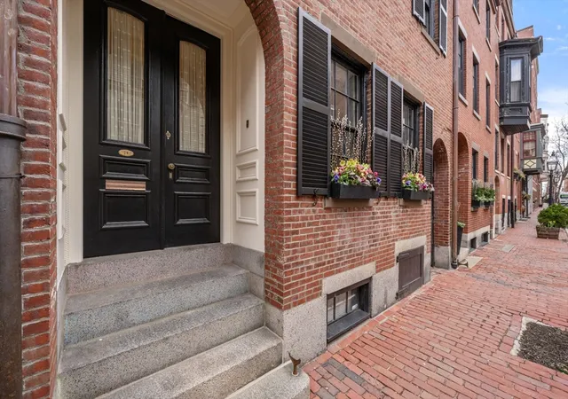 1st image of 14 Pinckney Street, Boston, MA 02114 | MLS# 73519571