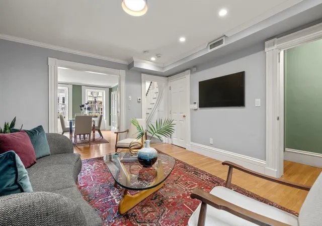 3rd image of 14 Pinckney Street, Boston, MA 02114 | MLS# 73519571
