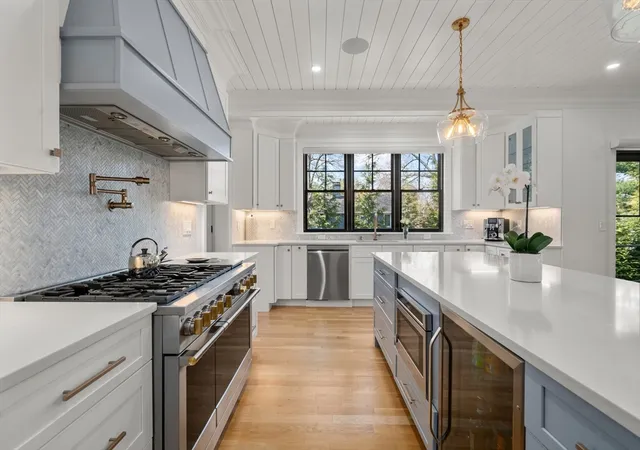 3rd image of 7 Massasoit Street, Wellesley Hills, MA 02481 | MLS# 73518756