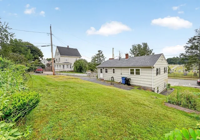 Photo 4 of Sale Pending at 219 North St, Salem, MA 01970 | MLS# 73568226 | Listing updated on 2026-09-19