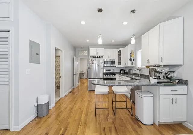 2nd image of 518 Main St #2, Medford, MA 02155 | MLS# 73553970