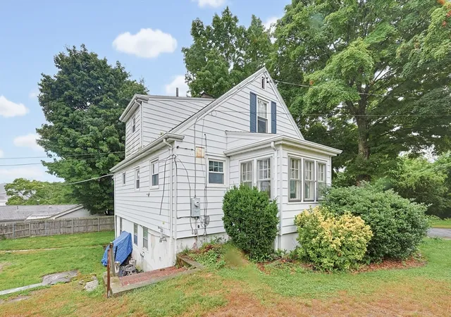 Homes for sale in Somerset, MA | 60 Newhill Ave, Somerset, MA 02726 | MLS# 73547194