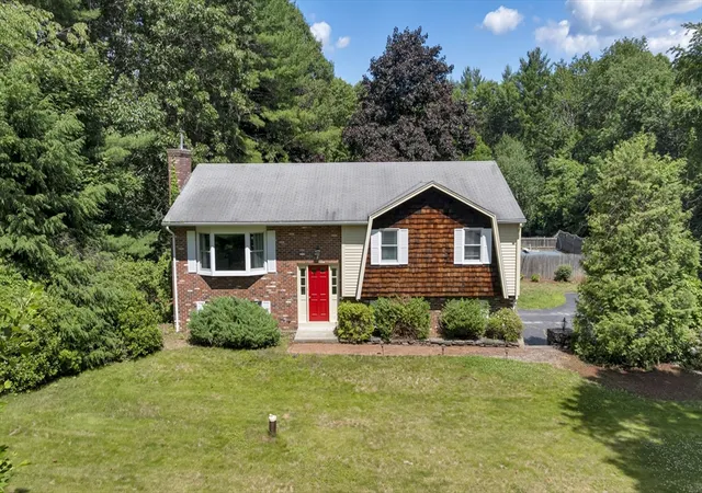 Homes for sale in Sturbridge, MA | 27 Hillside Dr, Sturbridge, MA 01566 | MLS# 73536696