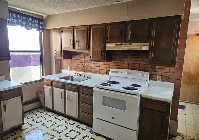 2nd image of 344 Maple St, Holyoke, MA 01040