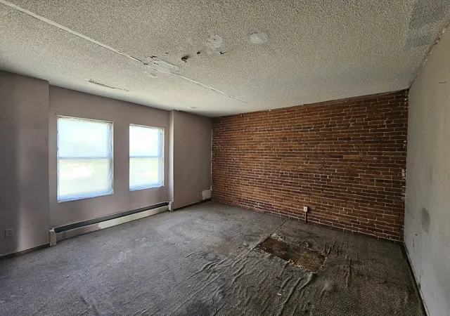 3rd image of 344 Maple St, Holyoke, MA 01040