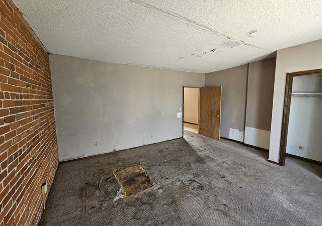 4th image of 344 Maple St, Holyoke, MA 01040
