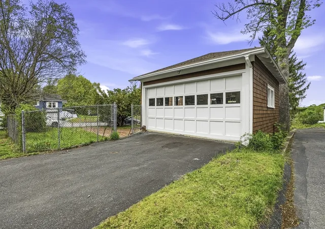 4th image of 152 Manchester St, Leominster, MA 01453 | MLS# 73516662