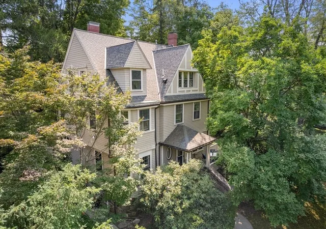 2nd image of 292 Clinton Rd, Brookline, MA 02445 | MLS# 73561991