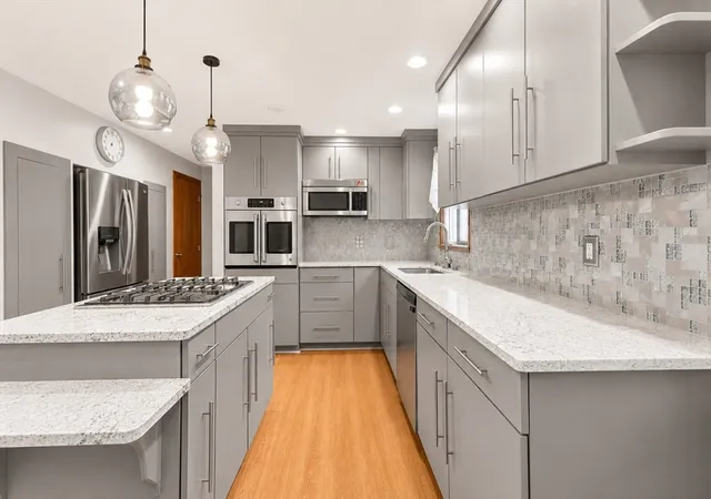 2nd image of 124 Pacella Park Dr #124, Randolph, MA 02368 | MLS# 73557726