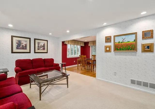 5th image of 41 Berkeley Rd, Framingham, MA 01701 | MLS# 73559536